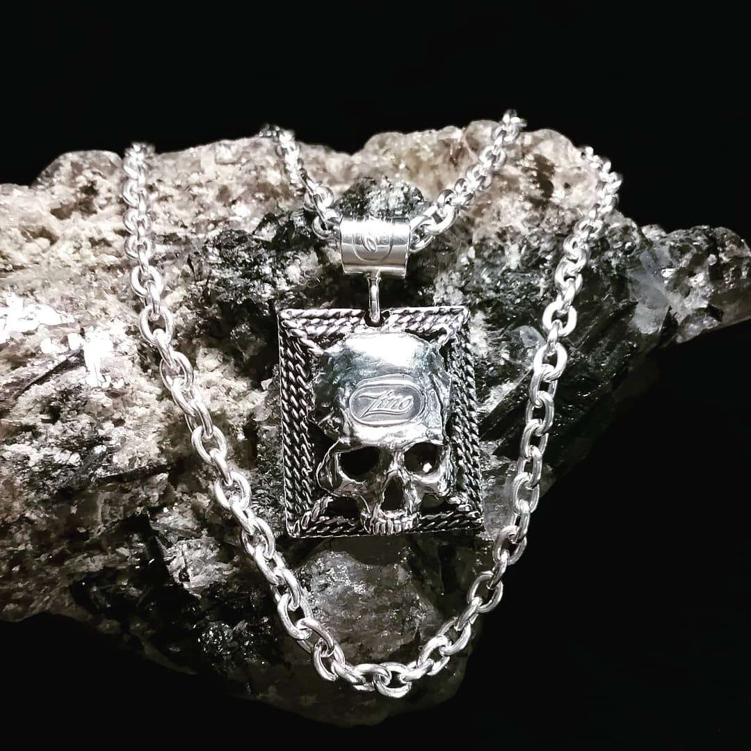 gallery portrait skull pendant