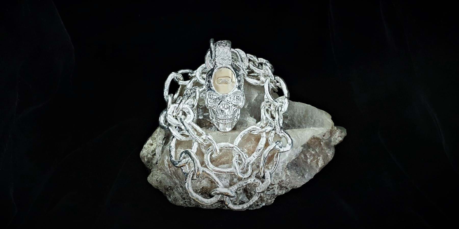 front page slider skull pendant